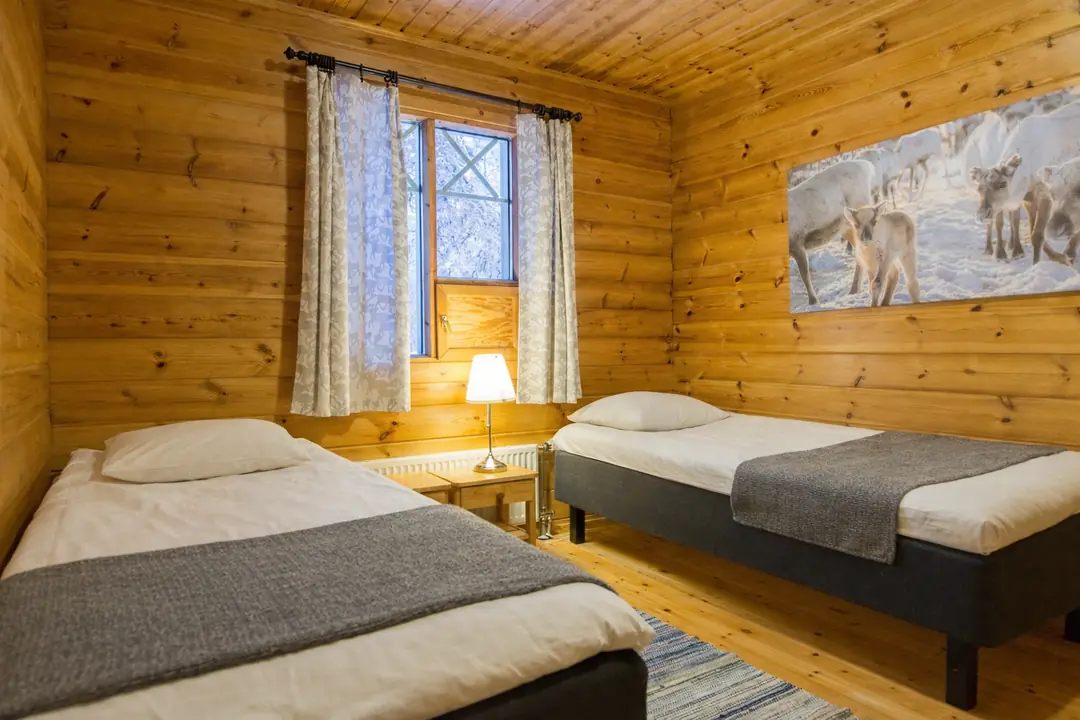 Sauna cabin bedroom with twin beds